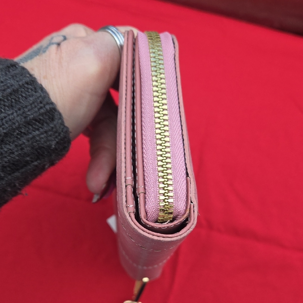 BNWT Blush Wristlet Clutch - Picture 3 of 10
